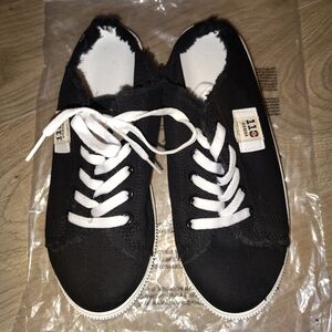 Denim&Co Black and White Sneakers